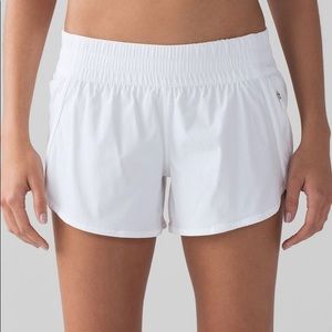 Lululemon Tracker Short V (4”)